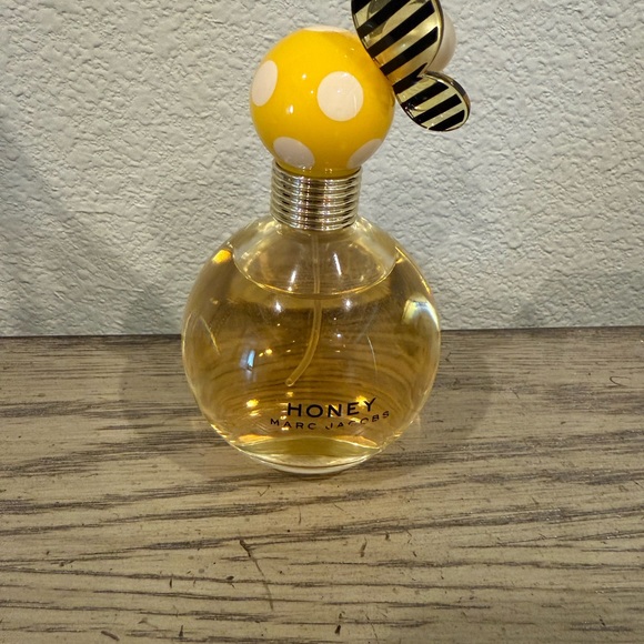 Marc Jacobs Honey Eau de Parfum with Yellow Polka Dot Cap - Picture 2 of 3